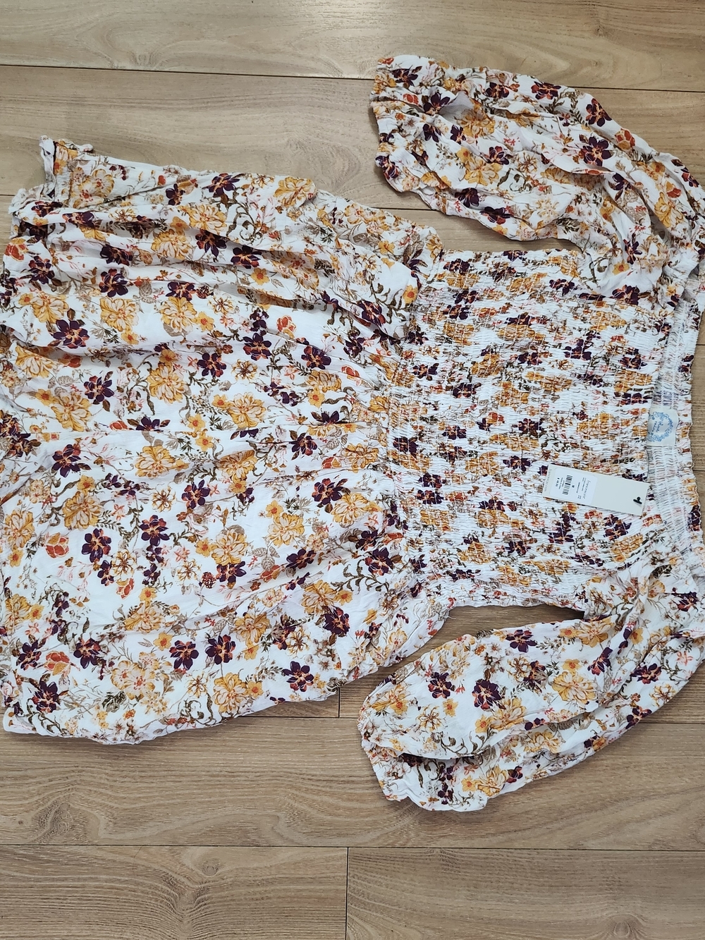 Blue Rain Ivory Floral Smocked Shorts Romper NWT Size: Medium - Picture 7 of 7